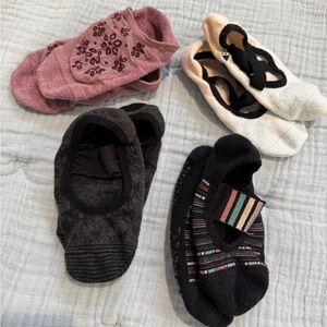 TAVI lot of 4 pairs grip socks